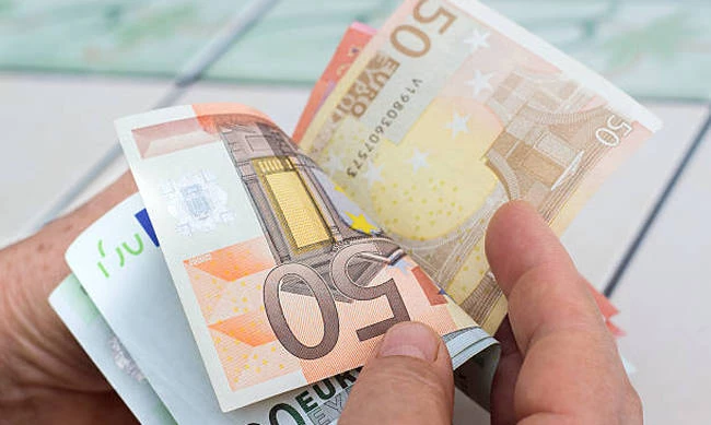 Κοινωνικό εισόδημα αλληλεγγύης: Νέα κριτήρια και προϋποθέσεις – Δες αν το δικαιούσαι